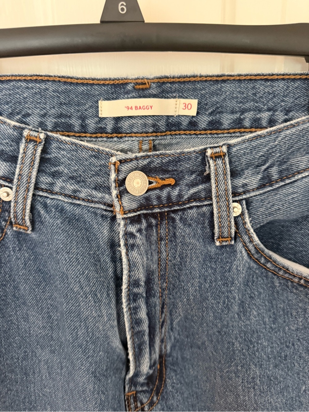 Levi's '94 Baggy Straight-Leg Jeans - Medium Blue size 30 regular